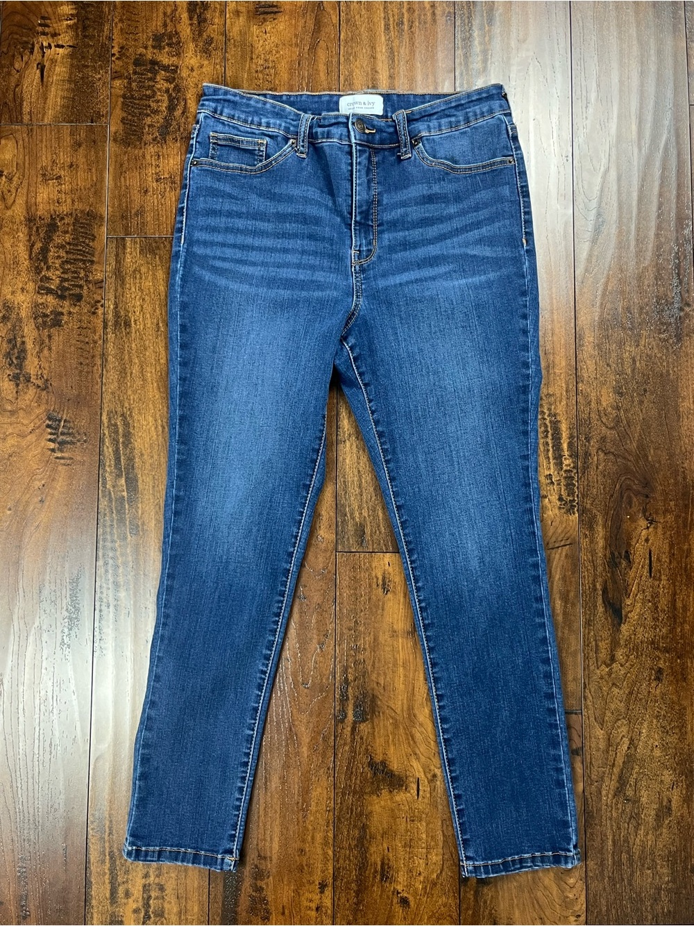 Crown & Ivy High-Rise Skinny Jeans Medium Wash Blue Women’s Size 10.